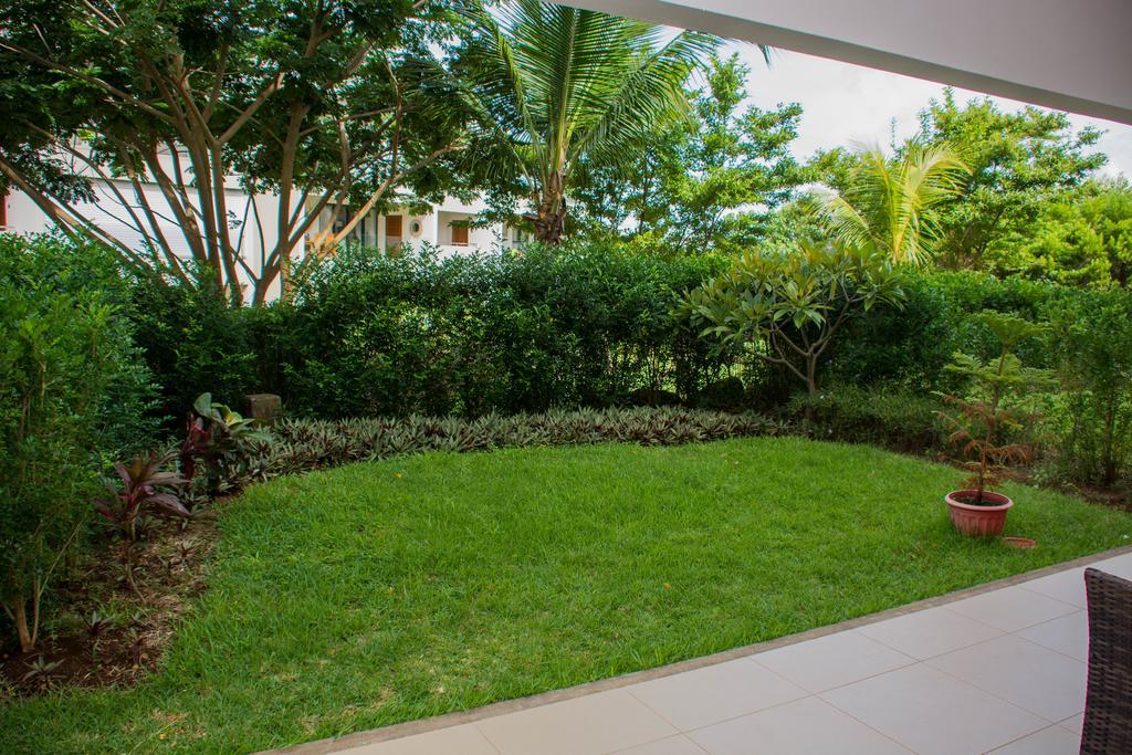 Apartment Azuri Roches Noires Esterno foto