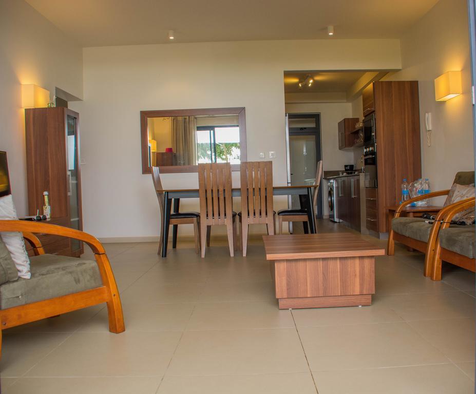 Apartment Azuri Roches Noires Esterno foto
